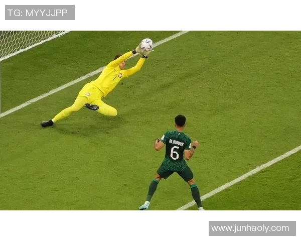 足球明星挑战极限穿着最丑鞋子上场引发热议